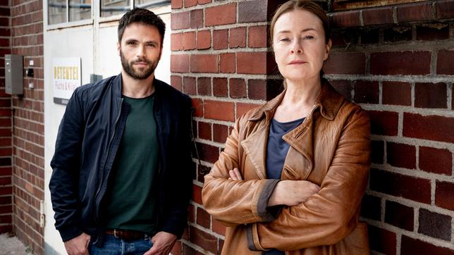 Bild: WDR/Martin Rottenkolber Drehstart für zwei neue Fälle für "Die Füchsin": Karim Chérif (Rolle Youssef El Kilali) und Lina Wendel (Rolle Anne Marie Fuchs)