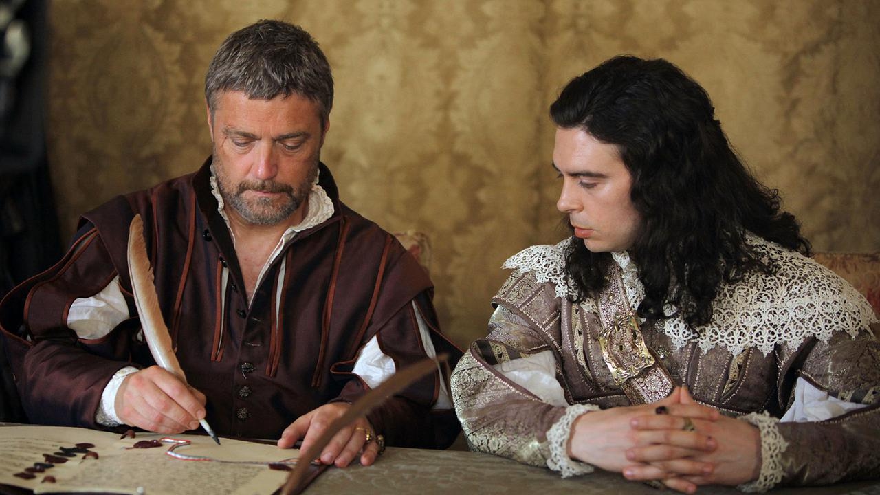 Die Musketiere: König Louis XVII (Ryan Gage) und der Herzog von Savoyen (Vincent Regan) schließen ein Bündnis.