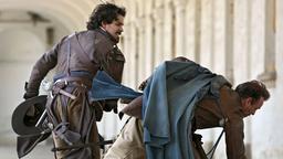 Die Musketiere: Zwischen Aramis (Santiago Cabrera) und seinem Captain Tréville (Hugo Speer) kommt es zu einem Schlagabtausch.