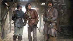 Die Musketiere: Athos (Tom Burke), Aramis (Santiago Cabrera) und D'Artagnan (Luke Pasqualino) dringen in den gefährlichen "Hof der Wunder" vor.