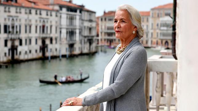 Contessa Demetriana (Hildegard Schmahl) ist eine angesehene Persönlichkeit in Venedig.