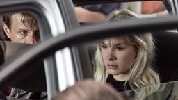 Die Schattenseite des Sensationsjournalismus: Medienvertreter nehmen keine Rücksicht auf das Schicksal der Geisel Ines (Lilli Fichtner)