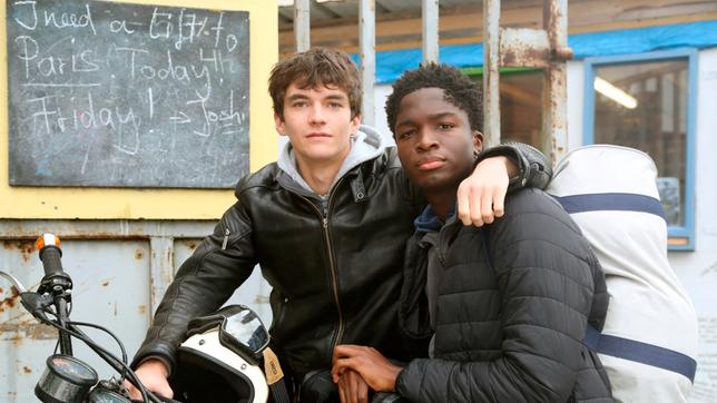 Bild: WDR/Studiocanal Roads. Gyllen (Fionn Whitehead) und William (Stéphane Bak).