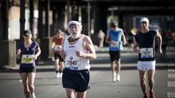  Paul läuft beim Marathon mit