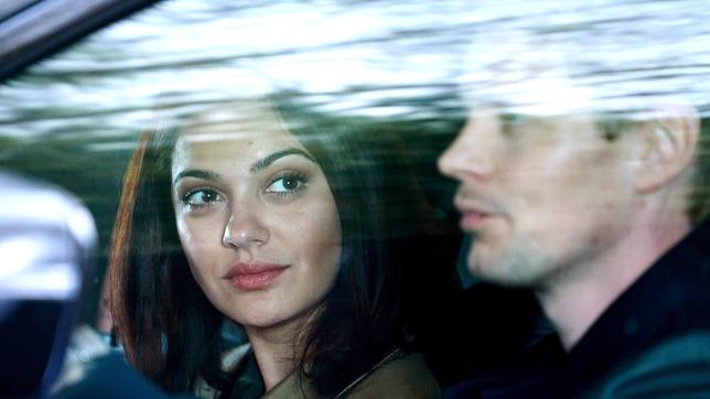 Die schlagfertertige Lobbyistin Valerie (Nilam Farooq) setzt auf schmutzige Tricks und...