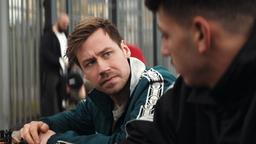 Wiktor (David Kross, li.) redet Momo (Xidir – Alian Koder) ins Gewissen.