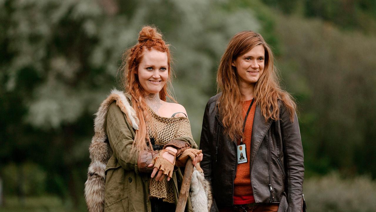 Früher Schildmaiden, heute Freundinnen: Alfhildr (Krista Kosonen, re.) und Urd (Ágústa Eva Erlendsdóttir).