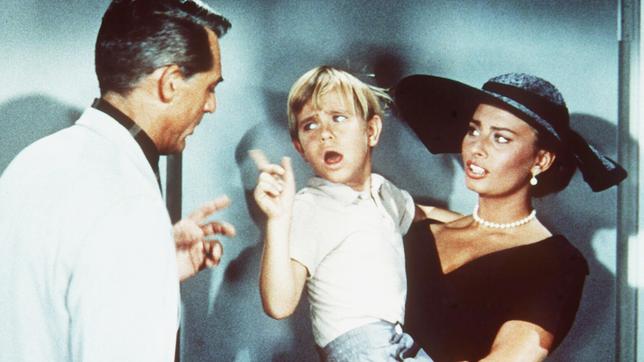 Cinzia (Sophia Loren) versteht sich sehr gut mit Tom's (Cary Grant) Kindern, die allerdings gegenüber ihrem Vater manchmal recht widerspenstig reagieren.