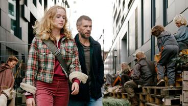 Bild: HBO Nordic/Eirik Evjen Lars Haaland (Nicolai Cleve Broch) vertraut seiner Tochter Ingrid (Ylva Bjørkaas Thedin)