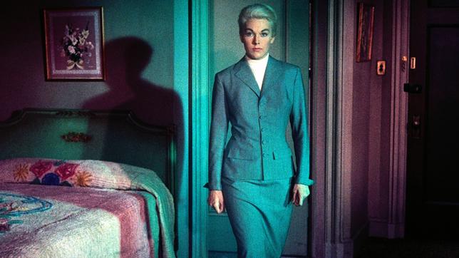Bild: ARD Degeto/NBC Universal Scottie macht Judy (Kim Novak) zum Ebenbild der verstorbenen Madeleine.