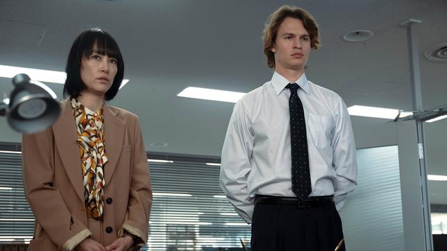 Bild: HBO Max/Fifth Season, LLC Jake Adelstein und seine Vorgesetzte Eimi müssen antreten.