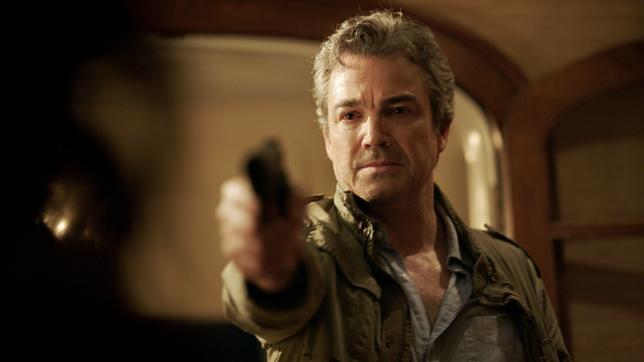 Detective Harper (Jon Tenney) muss seine Familie verteidigen.