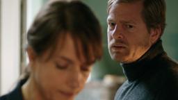 Christoph (Henning Baum) versteht nicht, weshalb seine Frau Judith (Claudia Michelsen) sich seit neuem so eigentümlich ihm gegenüber verhält.