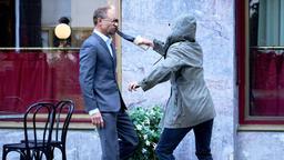  Minister May wird von einem Aktivisten attackiert.