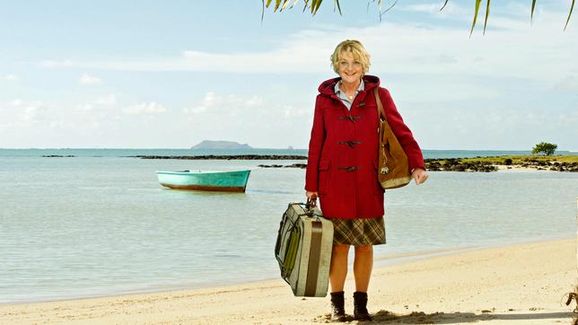 Bild: ARD/Jorinde Gersina Henriette Höfner (Saskia Vester) sucht ihr Glück als Kindermädchen in Mauritius