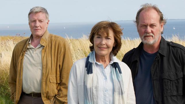 Bild: ARD Degeto/Sandra Hoever An der Seite des naturverbundenen Konrad (Peter Haber, re.) findet Anne Bruckmann (Thekla Carola Wied) mehr Erfüllung, als bei ihrem Ehemann Norbert (Manfred Zapatka).