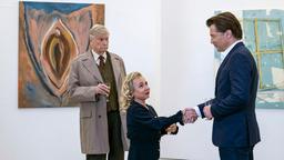 Annäherungsversuch: Eva (ChrisTine Urspruch, Mitte) mit Hanno (Wolfram Grandezka, re.) und ihrem Vater Werner (Jochen Busse, li.).
