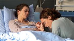 Anne May (Claudia Michelsen) weiß, dass es um ihre Freundin Carolin Winter (Melika Foroutan) sehr ernst steht.