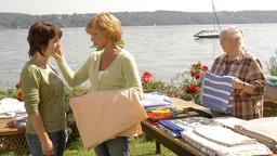 Antonia (Uschi Glas, Mitte) und Regina (Ruth Drexel, re.) kümmern sich um die junge Ausreißerin Helen Rossmann (Alexandra Horn).