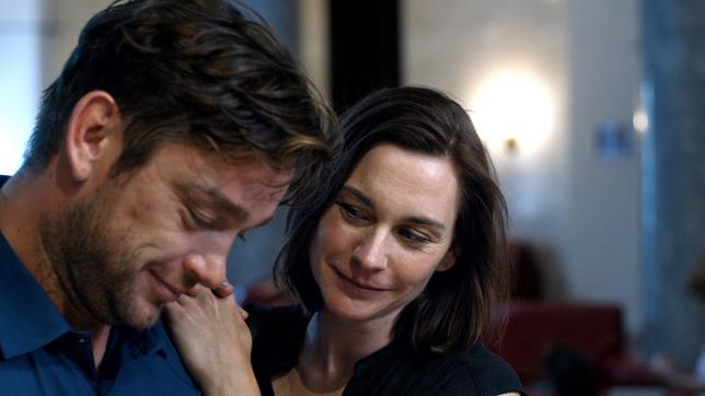 Bild: WDR/Flare Film/Reinhold Vorschneider Astrid (Christiane Paul) ist Ende vierzig und hat ihr Leben fest im Griff. Sie hat sich in Paul (Ronald Zehrfeld) verliebt.