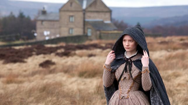 Bild: ARD Degeto Auch wenn vieles in ihrem Leben nicht glatt läuft, Jane Eyre (Mia Wasikowska) geht ihren Weg.