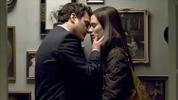 Auf Bitten seiner Eltern lässt Leonard (Joaquin Phoenix) sich auf das Mauerblümchen Sandra (Vinessa Shaw) ein.