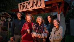 Auf dem Marzanna-Fest (v. li. n. re.): Leon Pawlak (Sebastian Hülk), Anastazja (Cornelia Heyse), Marta (Natalia Bobyleva), Dr. Viktoria Wex (Claudia Eisinger) und Emilia (Matilda Jork).