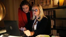 Auf Karin (Susanna Simon) und Mascha (Meike Droste, li.) wartet viel Arbeit.