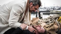Auf Leben und Tod: Der Künstler Kayman (Kristof Coenen) kämpft gegen Kommissar Wouters (Steve Driesen, re.).