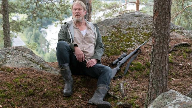 Bild: ARD Degeto/ITV Global entertainment/Oscar Lovnér Aus dem Jäger wird ein Gejagter: Erik (Rolf Lassgård) muss um sein Leben fürchten.