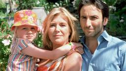 Barbara (Jutta Speidel) genießt den sonnigen Süden mit ihrer Enkelin Anna (Soraya Richter) und ihrem "Gärtner" Enrico (Bruno Maccallini).