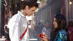Ben (Samuel Schneider) erkundet Marrakesch auf eigene Faust und verliebt sich dabei in die junge marokkanische Prostituierte Karima (Hafsia Herzi).