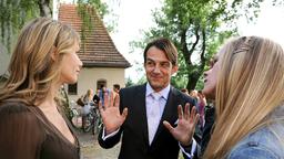 Robert beschwichtigt Nina und Alice.