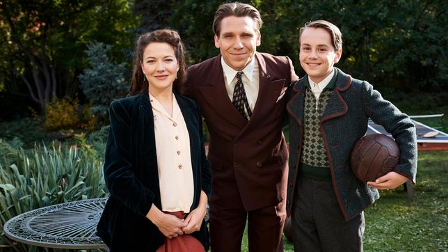 Bild: ARD Degeto Rudi Dassler mit seiner Frau Friedl und Sohn Armin.