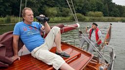 Klaus und Fred auf ihrem Segelboot.