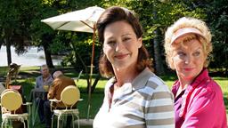 Mary-Lou und Hanne im Garten