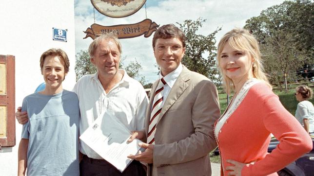 Bild: ARD Degeto Ludwig, der Anwalt Patrick von Halen, Carla und Jonas