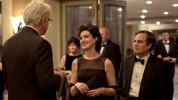 Bilott (Mark Ruffalo) und seine Frau (Anne Hathaway) befinden sich auf einem gesellschaftlichen Aufstiegskurs.