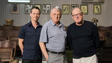 Bild: WDR/Bernd Spauke Regisseur Heinrich Breloer mit den Schauspielern Tom Schilling (l) und Burghart Klaußner (r) vor dem ersten Drehtag.