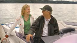 Breitwieser (Gerd Anthoff) macht mit Robin (Eva Meier) eine Bootsfahrt, um dabei seiner zukünftigen Schwiegertochter etwas Delikates über seinen Sohn mitzuteilen.
