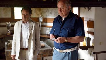 Bild: ARD Degeto/Nicolas Maack Brunetti (Uwe Kockisch, li.) und Vianello (Karl Fischer) machen eine Entdeckung in Casatis Haus.