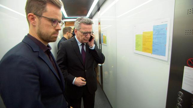 Bild: NDR/ECO Media/Knut Muhsik Bundesinnenminister Thomas de Maizière im Bundesinnenministerium.