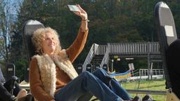 Camping-Bloggerin Gunda Ehrlich (Juliane Köhler) erkundet das künftige Familien-Outdoor-Paradies.