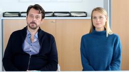 Chefermittler Bergmann (Hary Prinz) mit seiner neuen Kollegin Anni Sulmtaler (Anna Unterberger).
