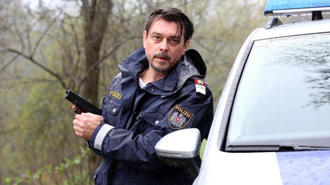 Bild: ARD Degeto/Allegro Film/Stefan Haring Chefermittler Sascha Bergmann (Hary Prinz) im Einsatz