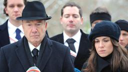 Clara (Natalia Avelon) und Dr. Hertle (Dietz-Werner Steck) 