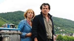 Claudia (Julia Jäger) und ihr Mann Michael (Thomas Sarbacher) finden langsam wieder zusammen.