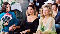 Cleo Steininger (Marion Mitterhammer, li.) im trauten Familienkreis neben ihrer Schwägerin Alpha (Barbara Wussow, Mitte) und Barbara (Barbara Sukowa).