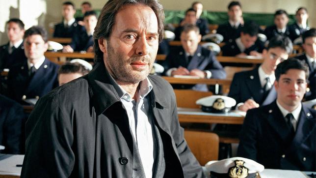 Bild: ARD Degeto/Martin Menke Commissario Brunetti (Uwe Kockisch) ermittelt in der Militärakademie San Martino, doch die streng gedrillten Kadetten scheinen aus Angst vor ihrem zwielichtigen Comandante alle etwas zu verschweigen.