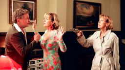 Dana (Gaby Dohm, re.) und Julie (Gila von Weitershausen) spielen Claus (Bernhard Schir) eine dramatische Eifersuchtsszene vor.